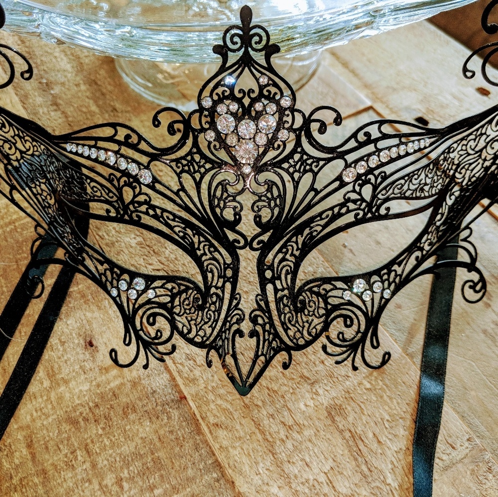 Butterfly Masquerade Mask - Picture 3 of 6